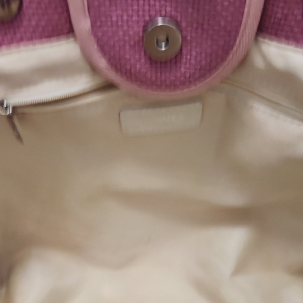 ‘Looks like Chanel Pink Canvas Tote Bag’ - 31 Rue Cambon Paris - Picture 10 of 11
